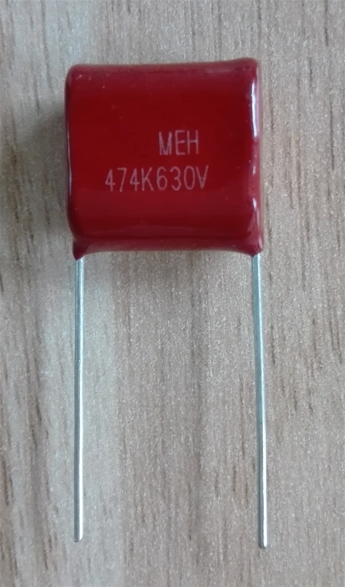 Mini sized polyester film capacitor