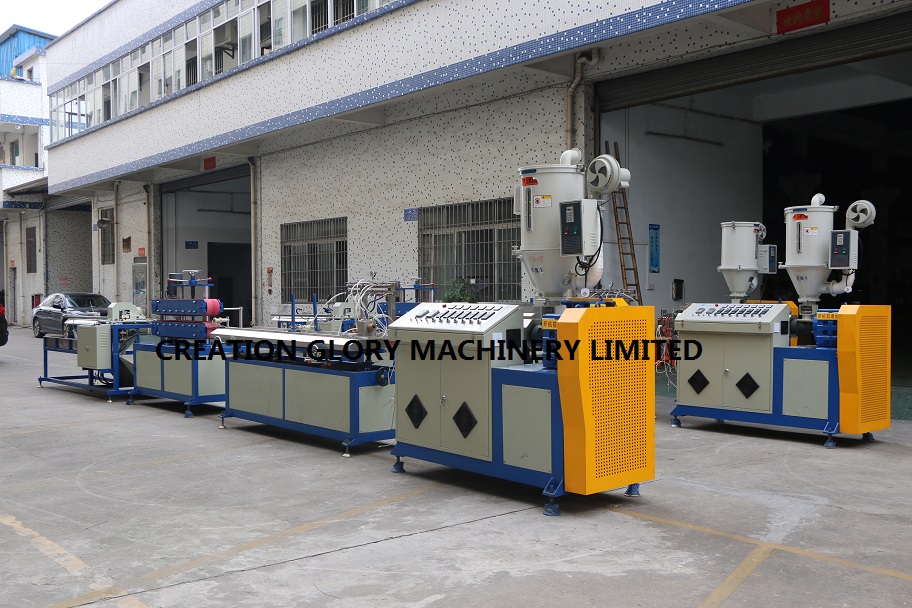 High precision PC light tube extrusion machine