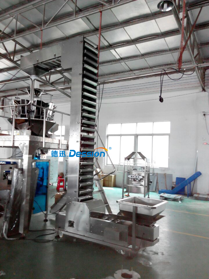 Automatic nitrogen flushing snaks potato chips packaging machine