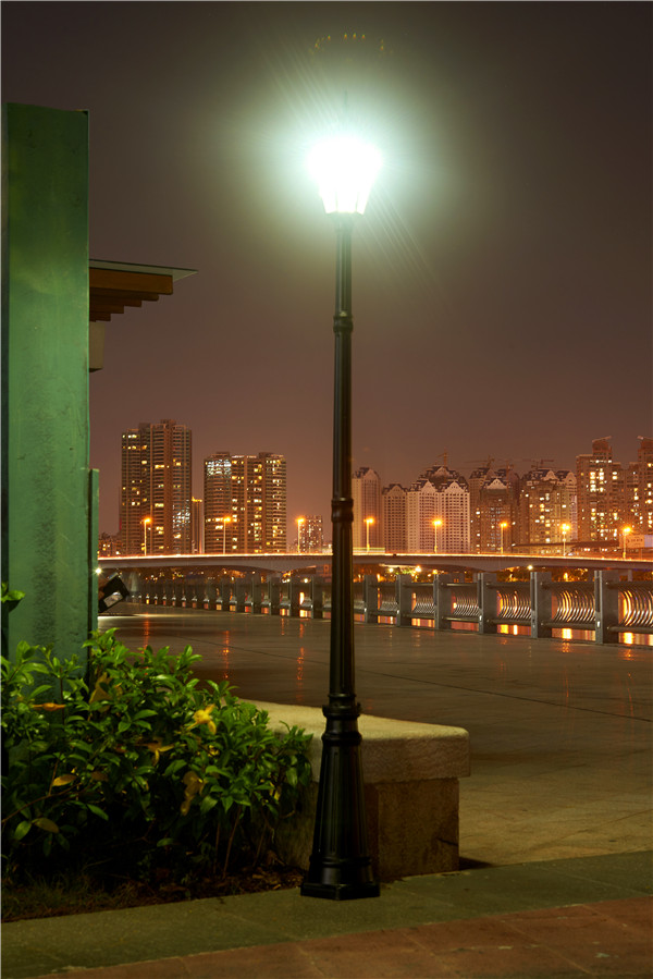 Energy saving white led light source european style garden lamp post solar led post light
