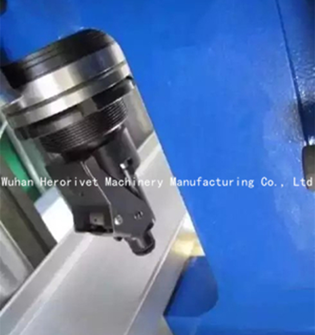 Automatic Rivet Feed selfpiercing riveting machine busway piercing machine