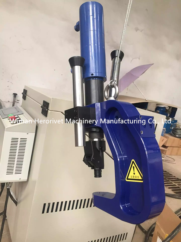 Automatic Rivet Feed selfpiercing riveting machine busway piercing machine