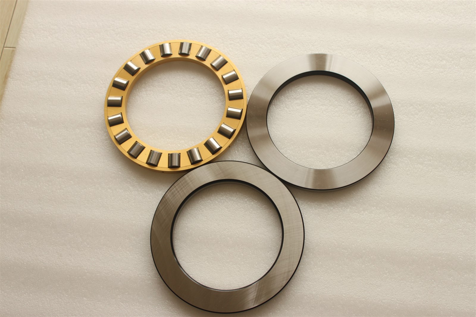 Axial deep groove ball bearings