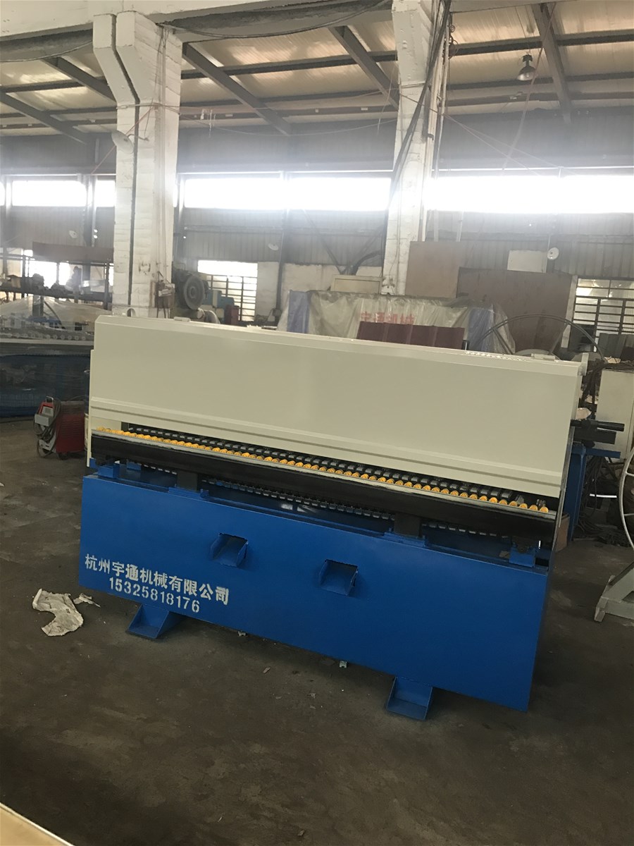 Folding box steel toungue buckle machine