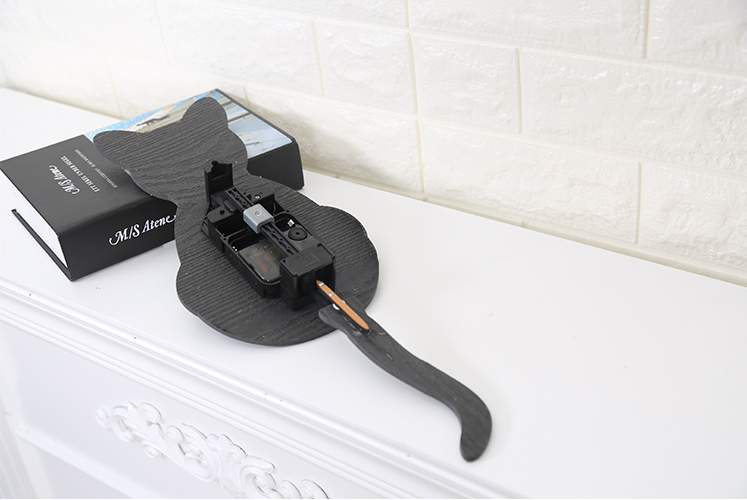 Creative Cat Cartoon Design Wood Wall Quiet Clock