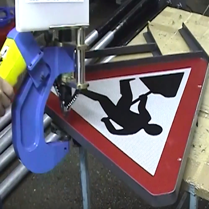 Road Sign Manufacturing Self piercing riveting machine