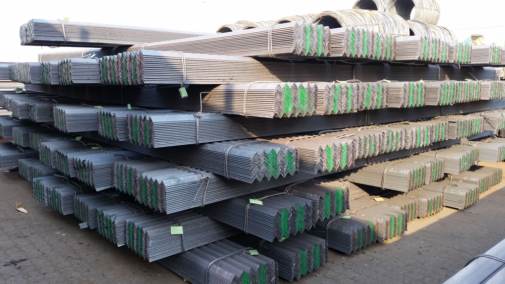 hot rolld equal angle steel from China