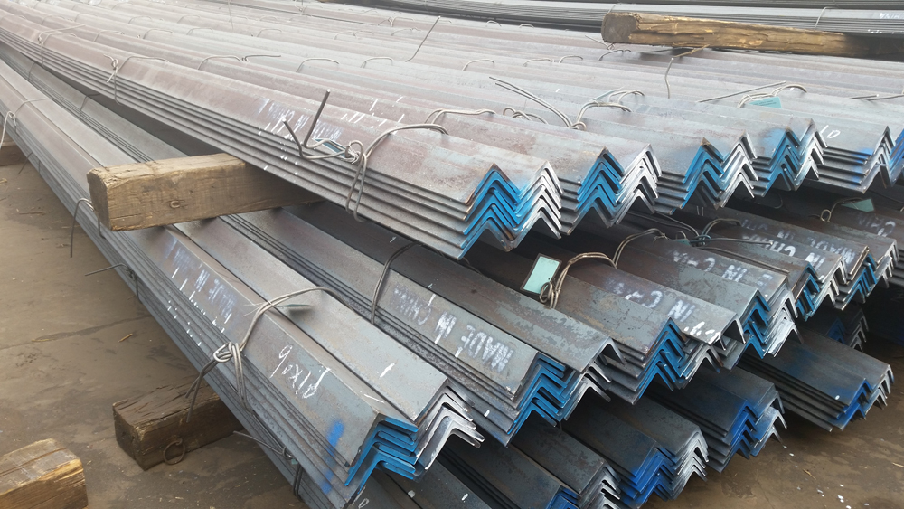 hot rolld equal angle steel from China