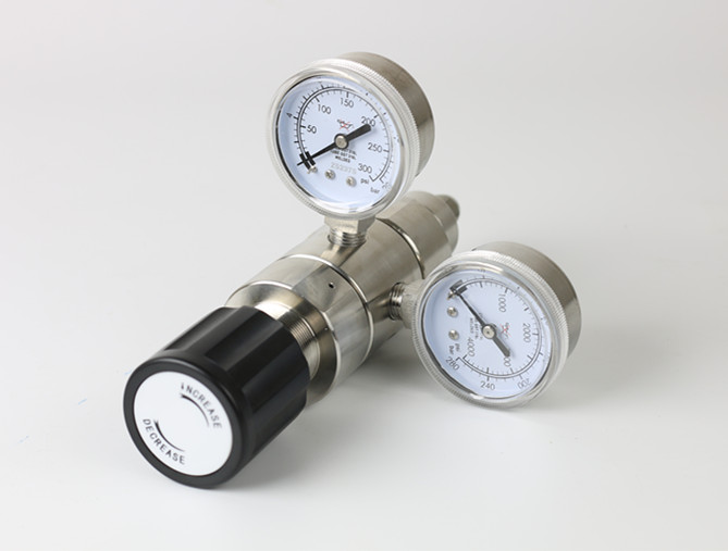 Doublestage pressure regulator