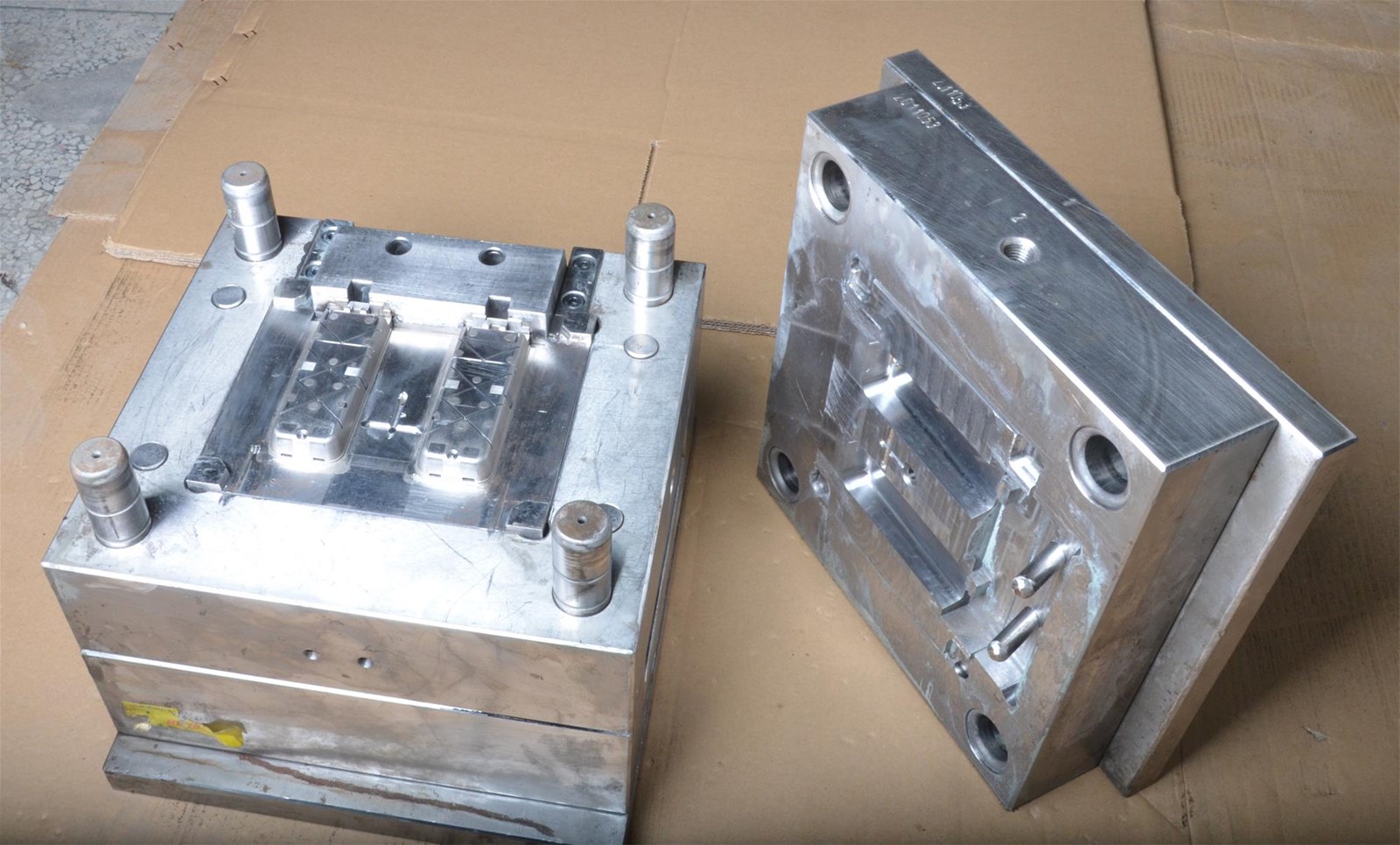 auto part plastic precision hot runner injection mould for auto covers and accessories