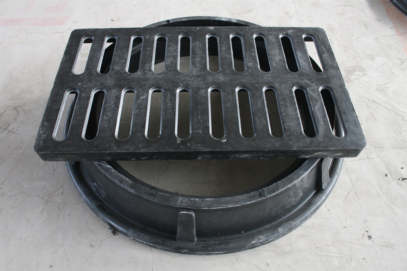 FRP Molded Manhole Cover for sale