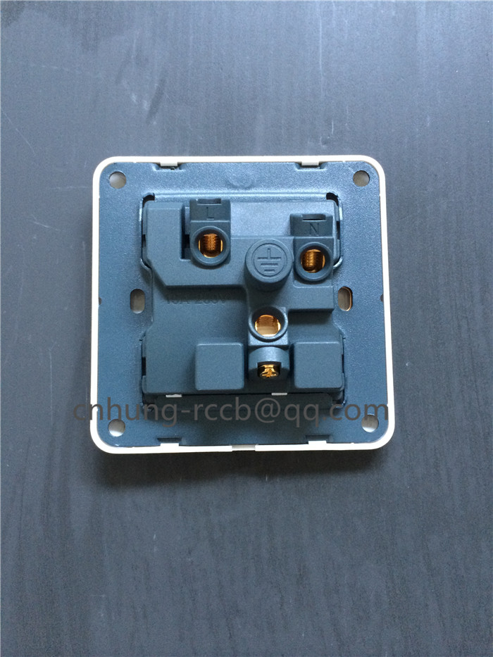 UK Switch Round Plug with Switch with or without Lamp