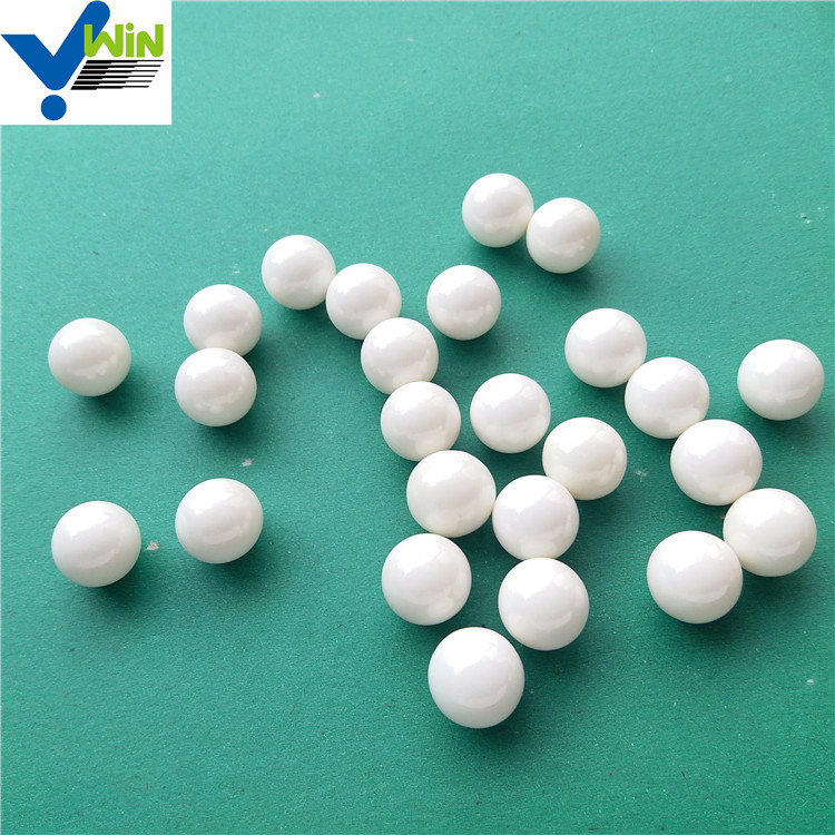 Yttria stabilized white zirconia ceramic grinding ball used on mill machine