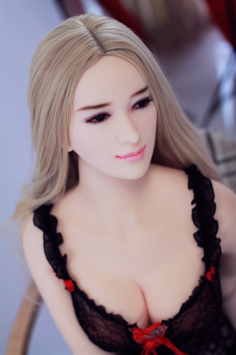 160cm blonde long curly hair black eyes comely face slim bodyshape gorgeous sex doll
