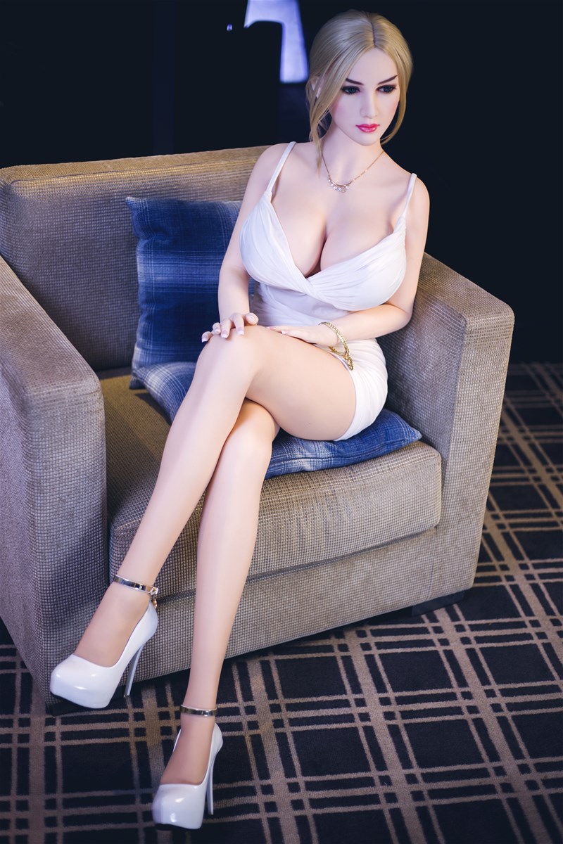 163cm blonde long curly hair blue eyes white skin slim bodyshape beauty queen sex doll