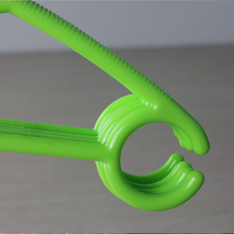 PP plastic cheap coat hanger for home