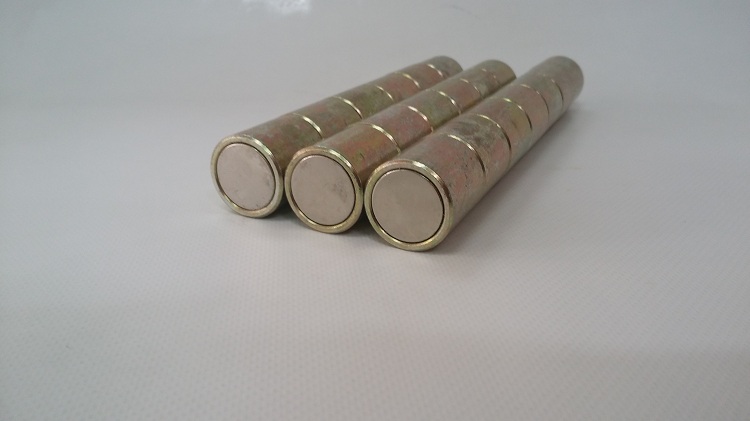 Strong magnetic locator aluminum paste on the positioning of strong magnetic aluminum luminous characters around the fix