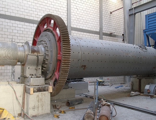 Horizontal ball mill for mining