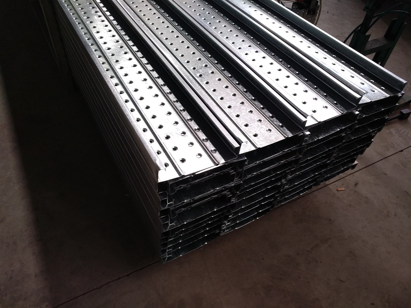 the Factory Price Punching Steel Plank