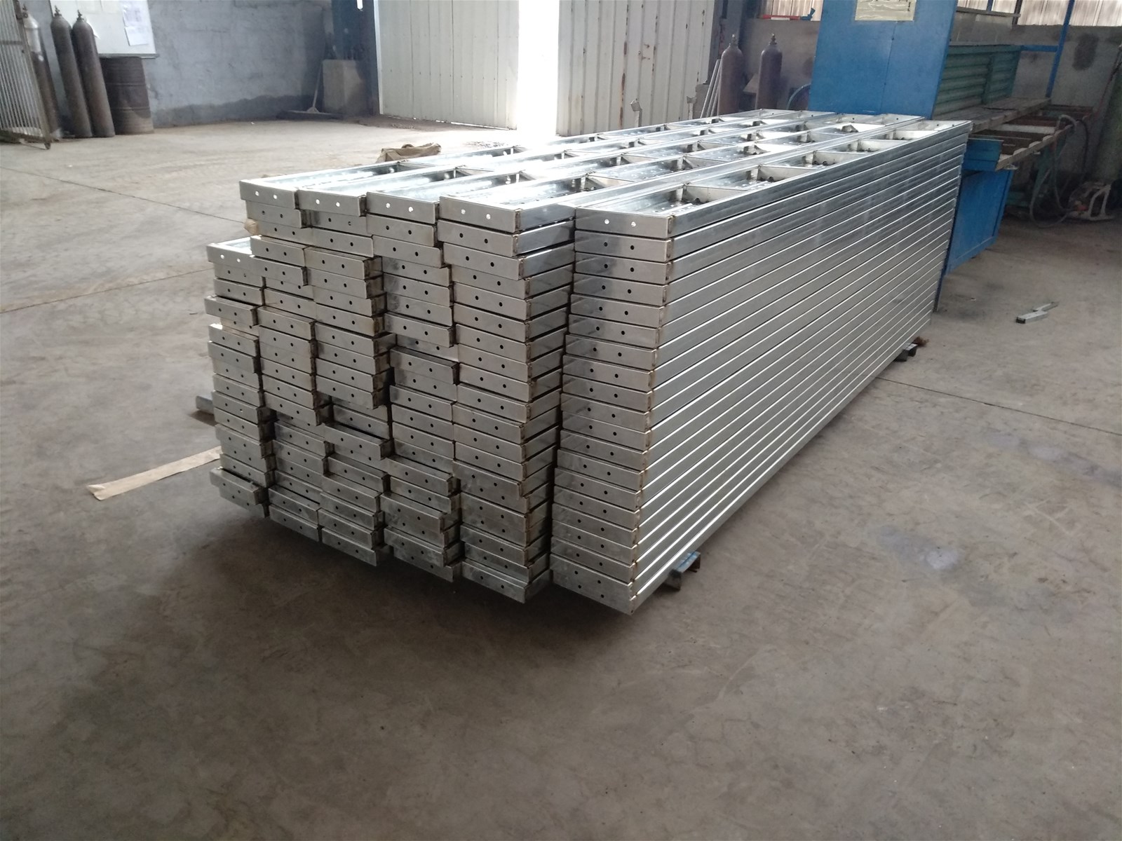 the Factory Price Hot DIP Galvanized Steel Plank