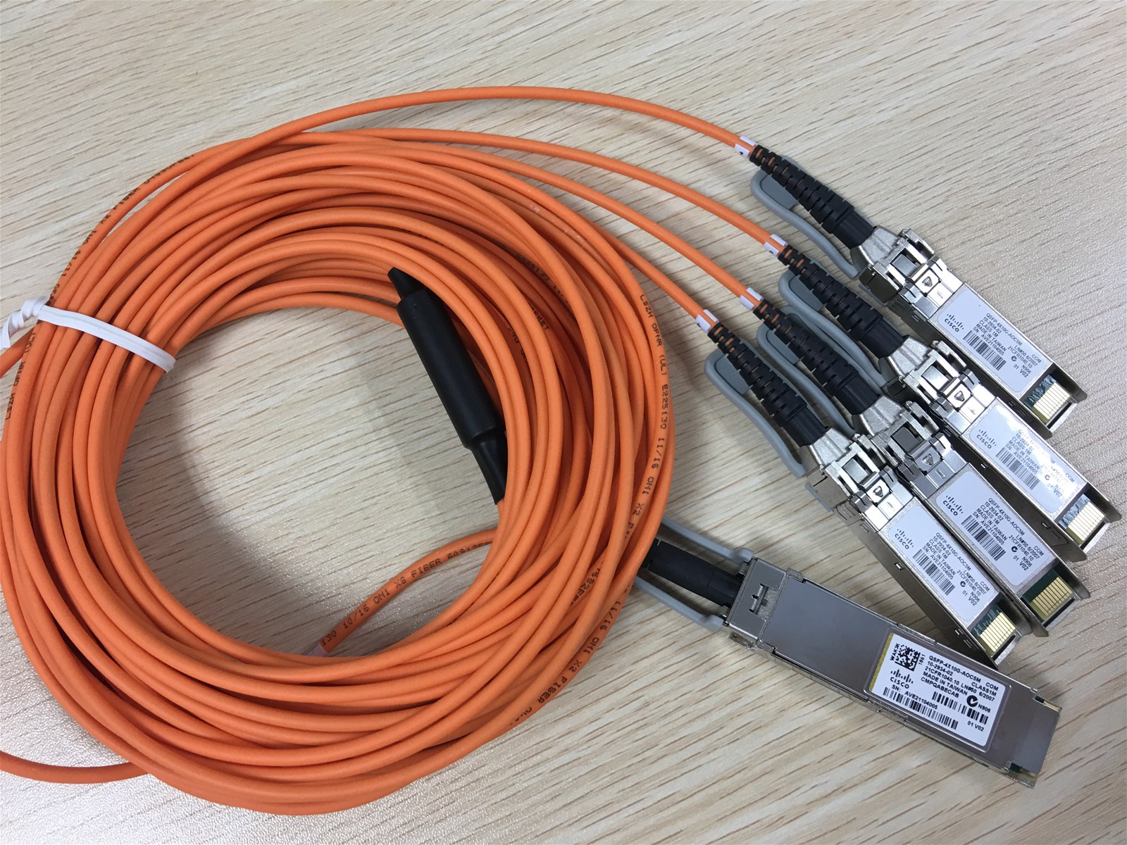 Original QSFP4X10GAOC5M 40GQSFP to four 10G SFP direct attach breakout Active Optical cable assembly 5 meter