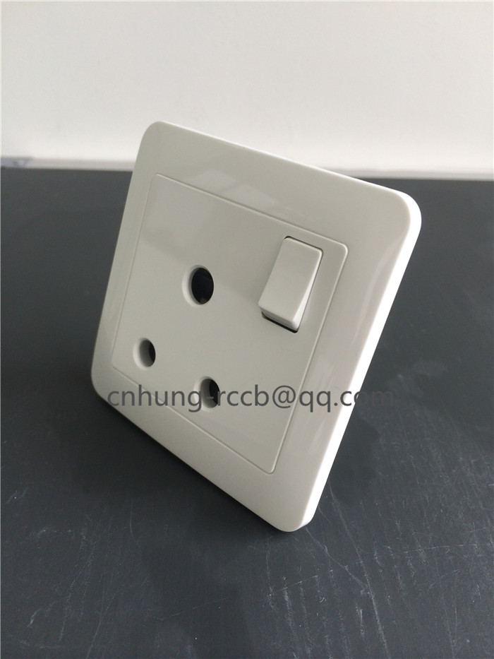 UK Switch Round Plug with Switch with or without Lamp