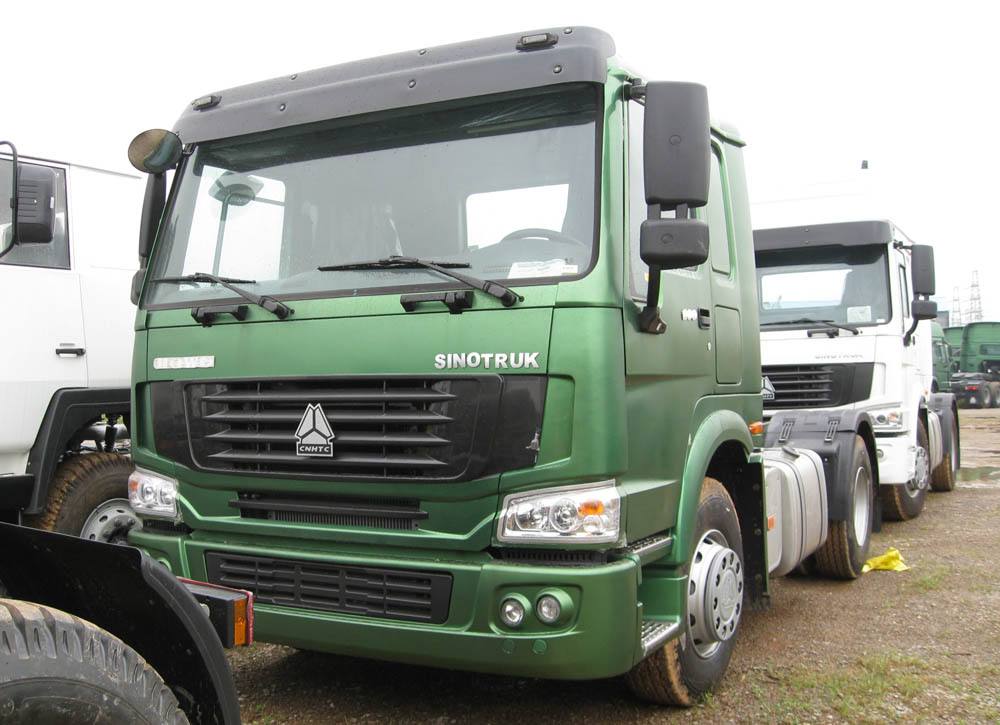 SINOTRUK HOWO 4X2 TRACTOR TRUCK 290HP Prime mover loading 4050t