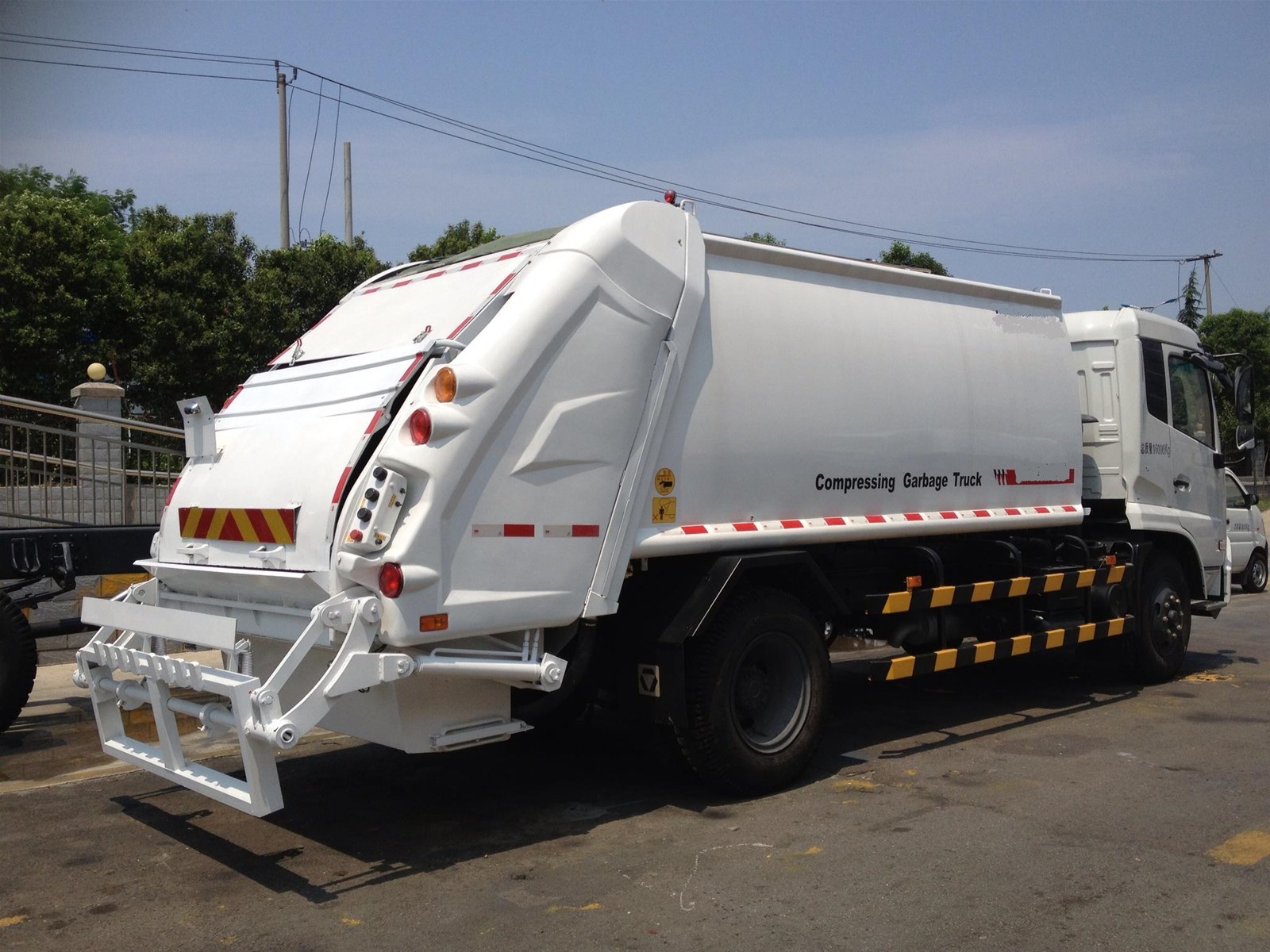 Sinotruk HOWO 4x2 1018 M3 Compact Garbage Truck