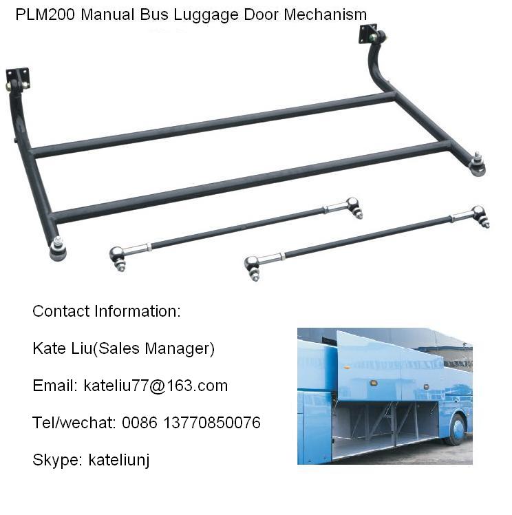 Manual bus luggage door mechanism