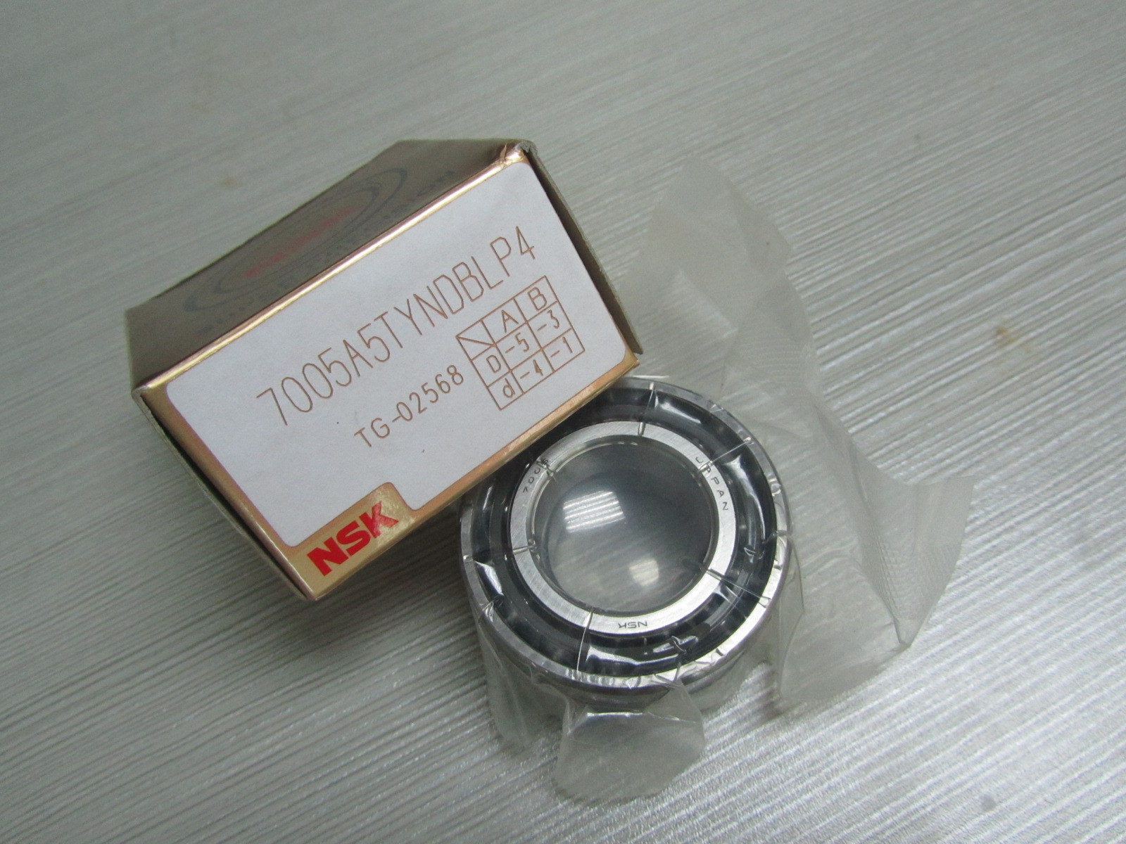 NSK Ball Bearings Single Row Angular Contact Ball Bearings 7005A5TYNDBLP4