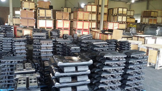 Protective Chain on Excavator Rubber Pads Black Color High Performance