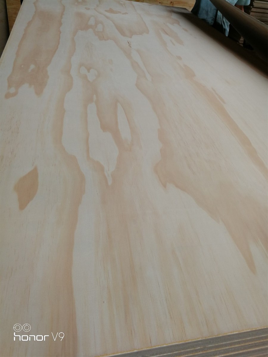 Natural Pine Funiture Plywood from China Manufacture with Wholesale PriceBBCC1220X2440Excellent Quality