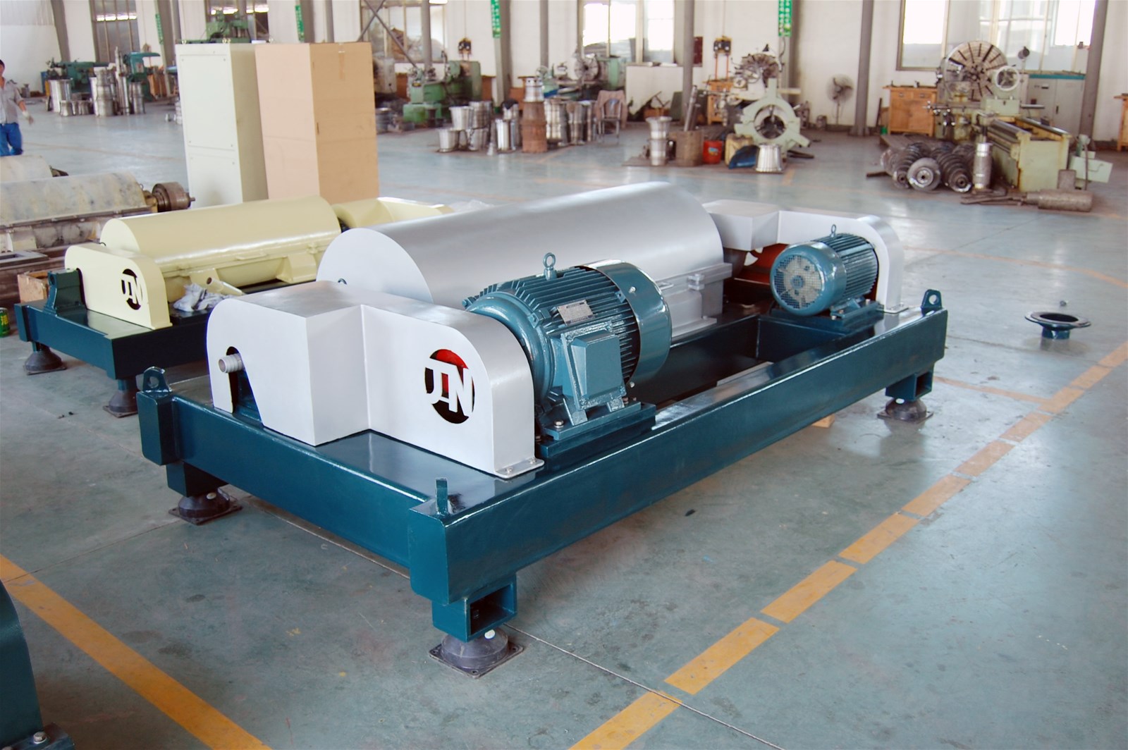 Horizontal Scroll Discharge Decanter Centrifuge for Mud Treatment Qualified Supplier