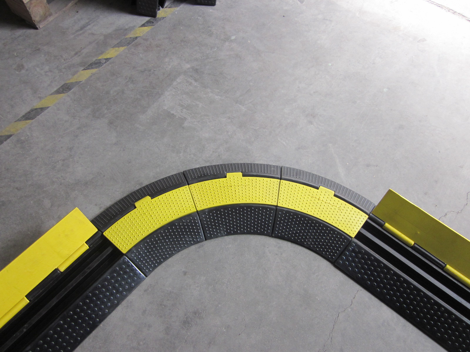 Durable 2 Channels Outdoor Cable Ramp Cover Wire Protector Cable Ramp