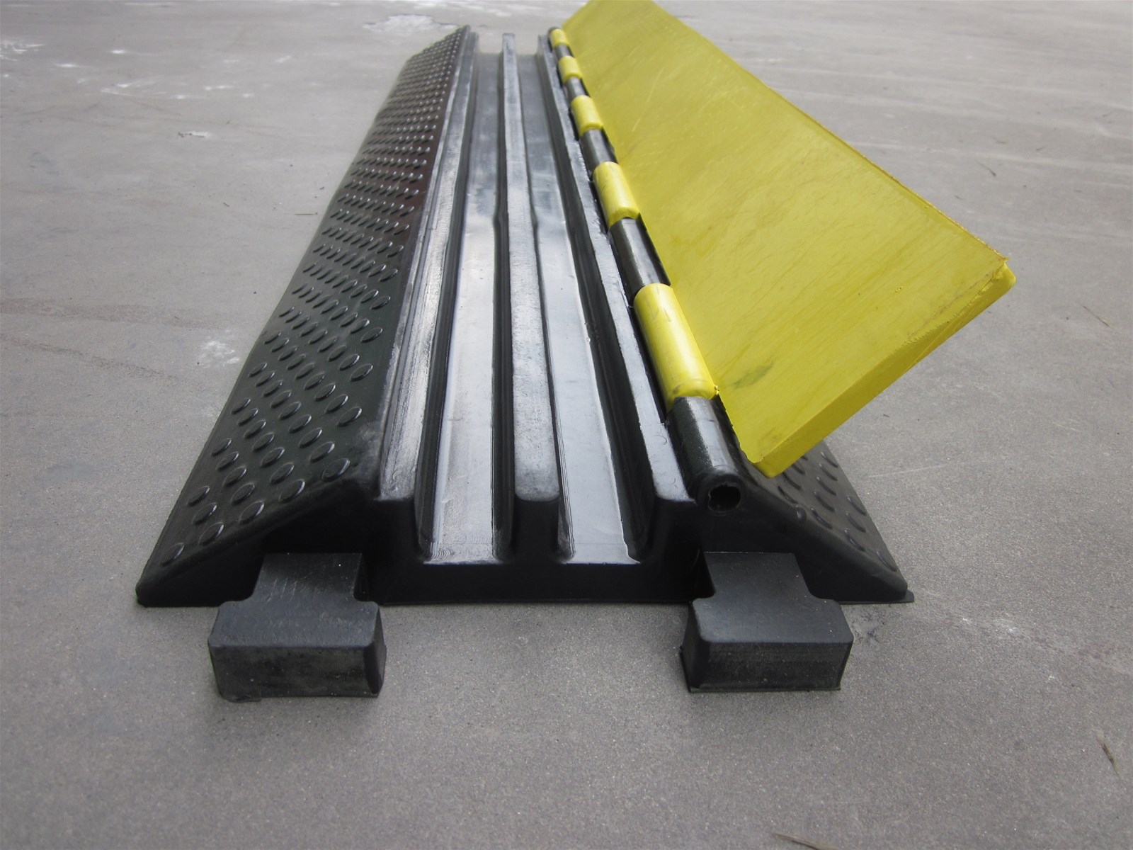 Durable 2 Channels Outdoor Cable Ramp Cover Wire Protector Cable Ramp