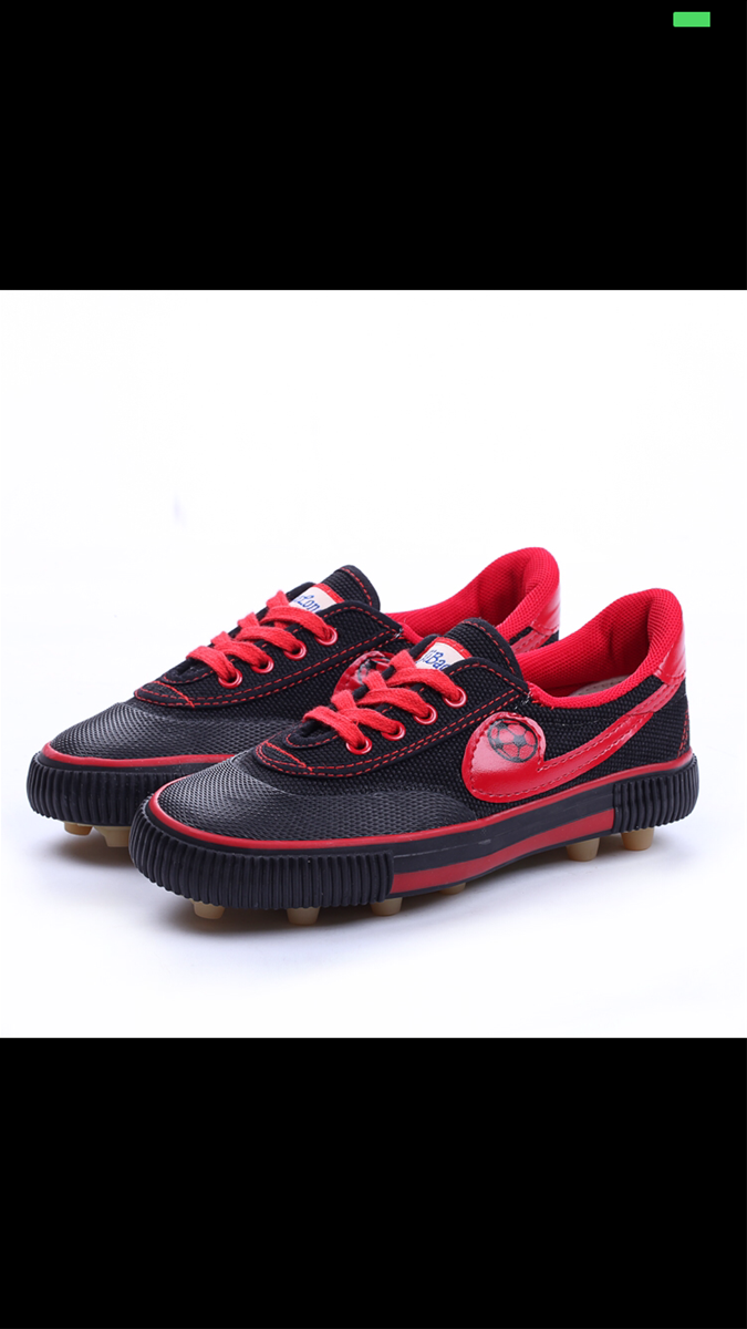 Football sneaker with several colours