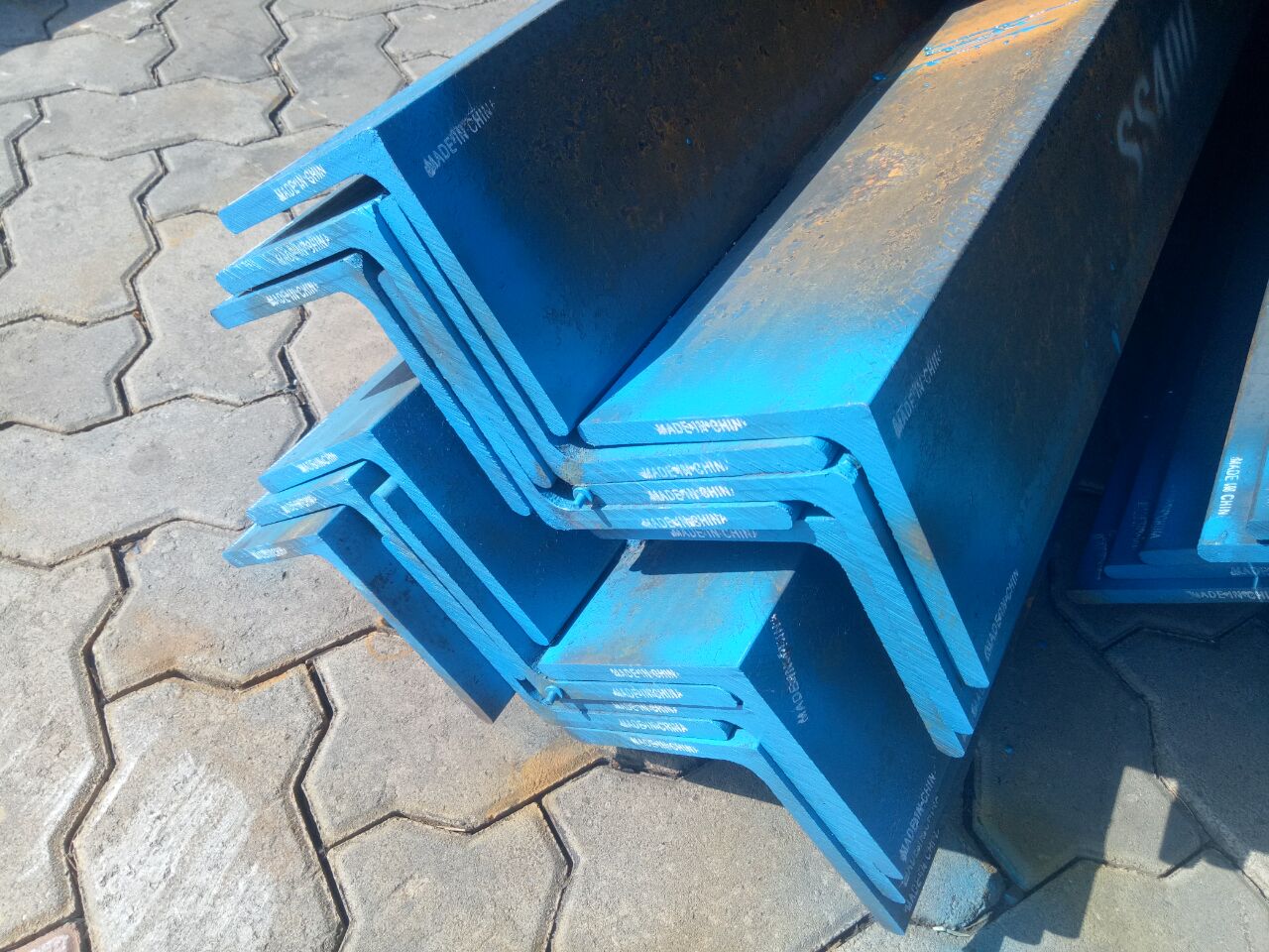 HOT ROLLED STEEL UNEQUAL ANGLE