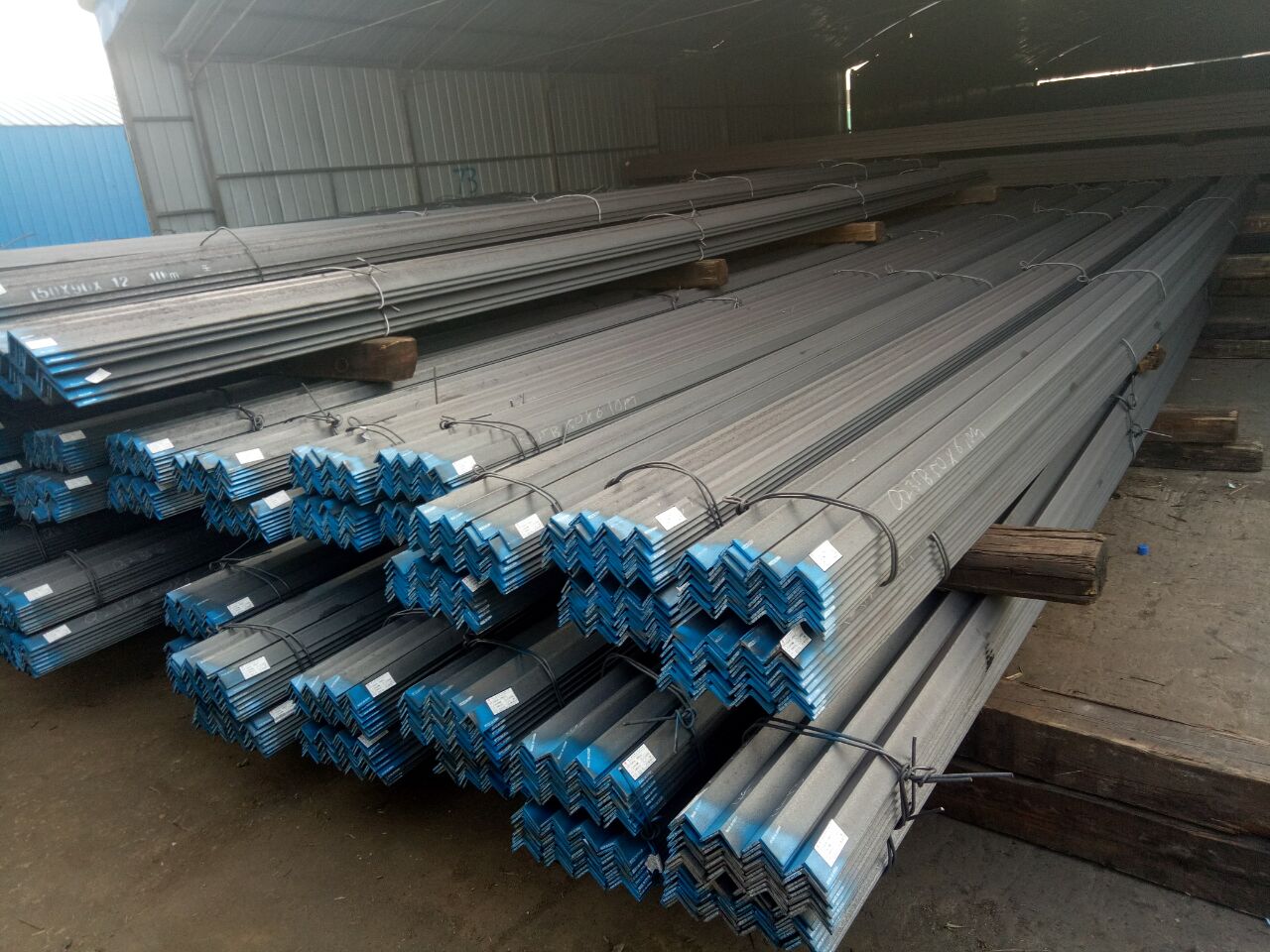 STRUCTURAL STEEL Equal angle HOT ROLLED STEEL ANGLE