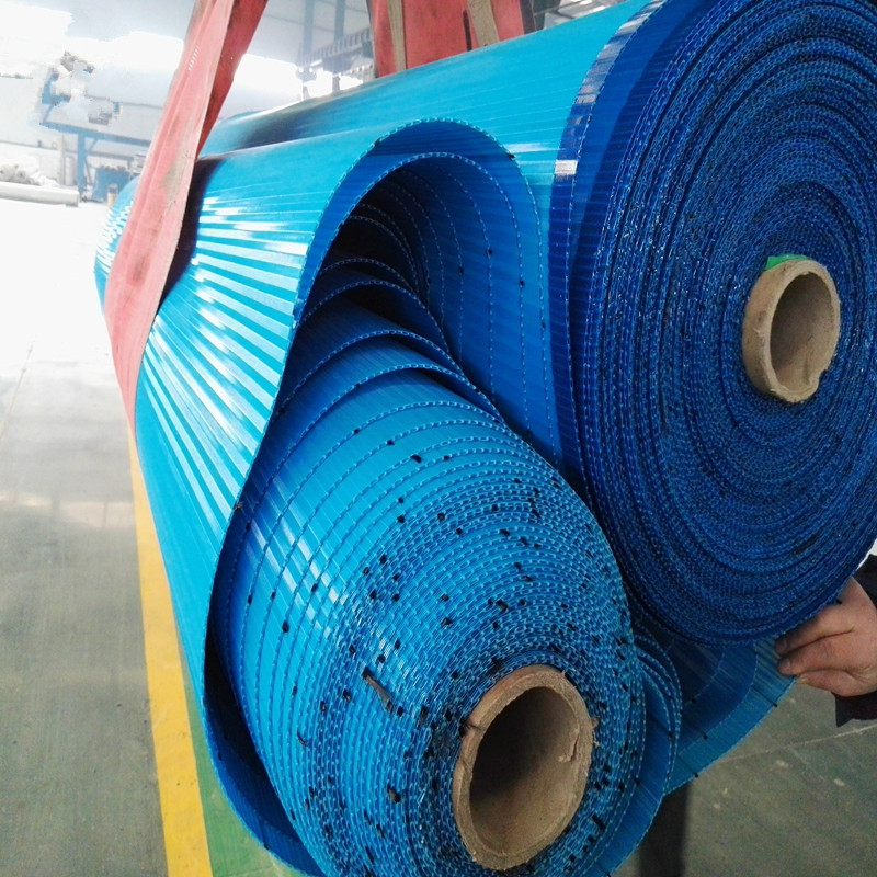 Polyester dryer fabric for mineral filtration conveyor belts
