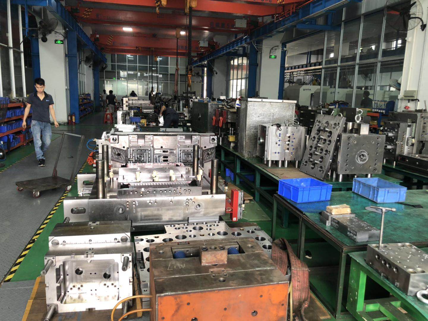 China Aumotive Plastic Injection Molding