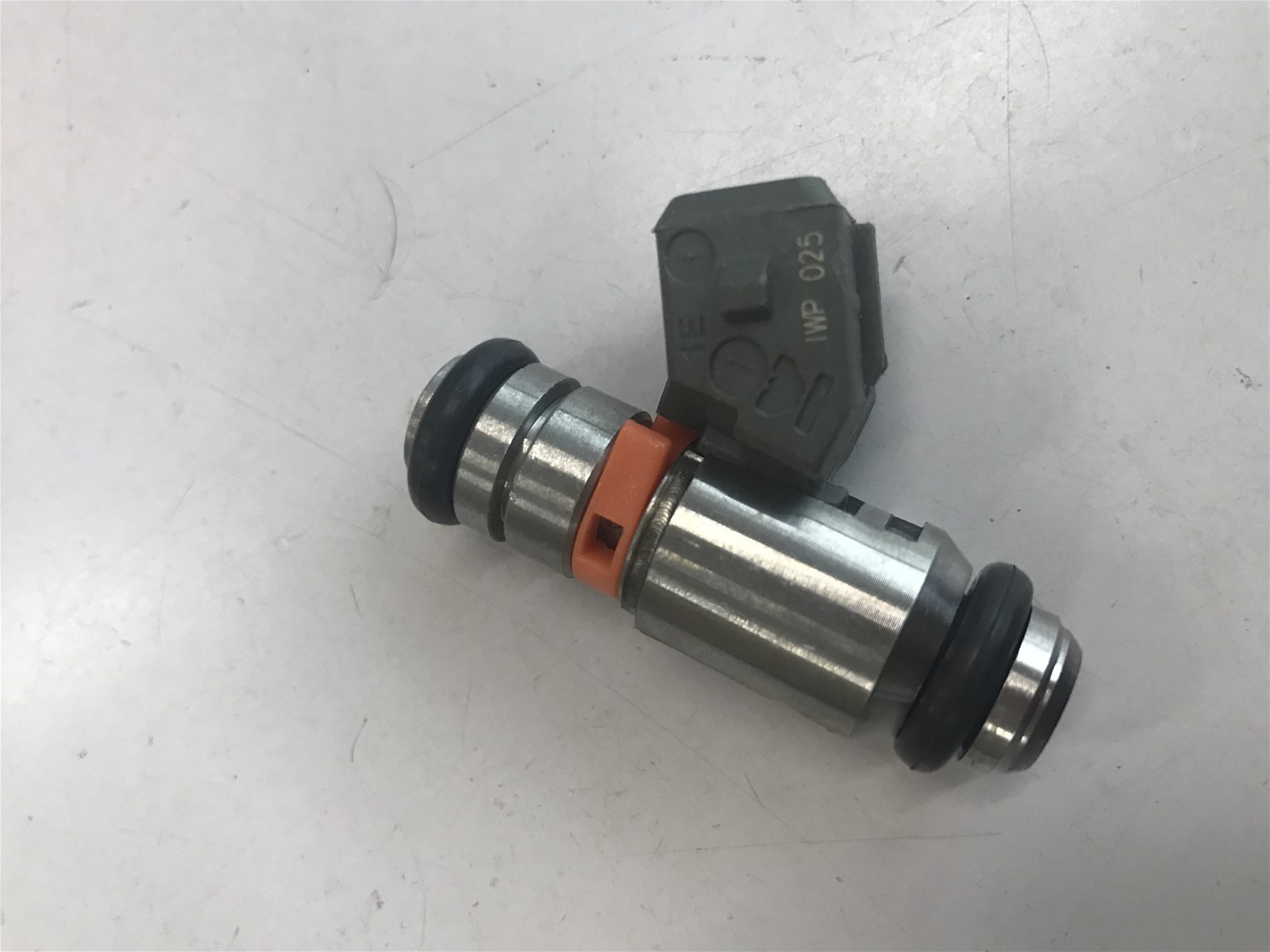 Vstrekovaci ventil 1677KW 1474KW 036906031A IWP025 FUEL INJECTOR VW BORA