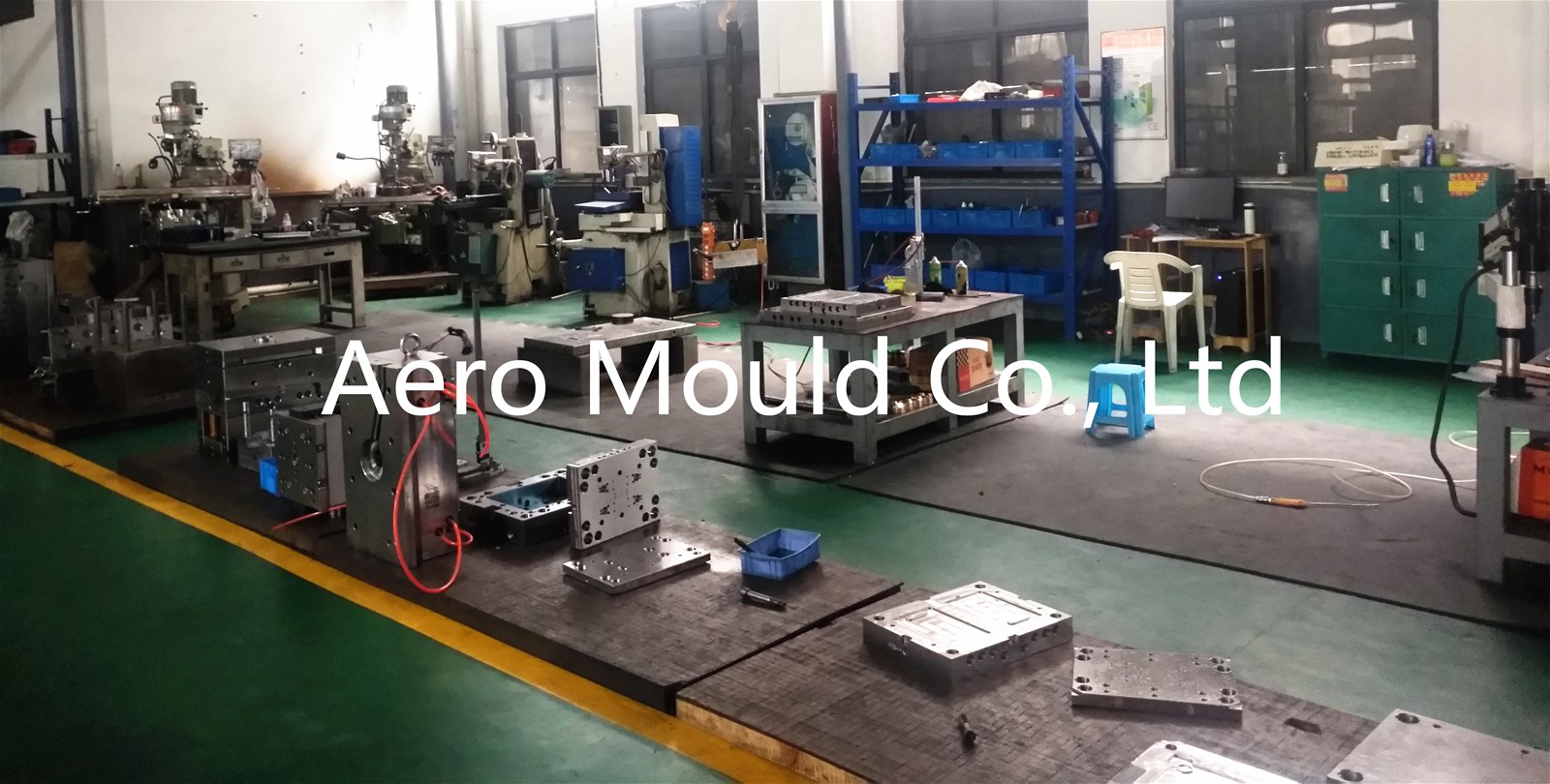 Professional manufacturer produces plastic PET preform mould