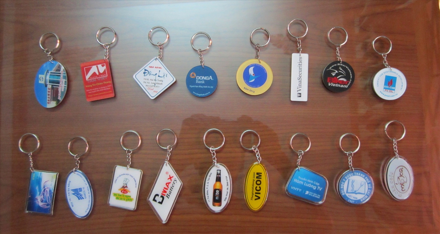 sell keychains printed company logo with the cheapest price in the market