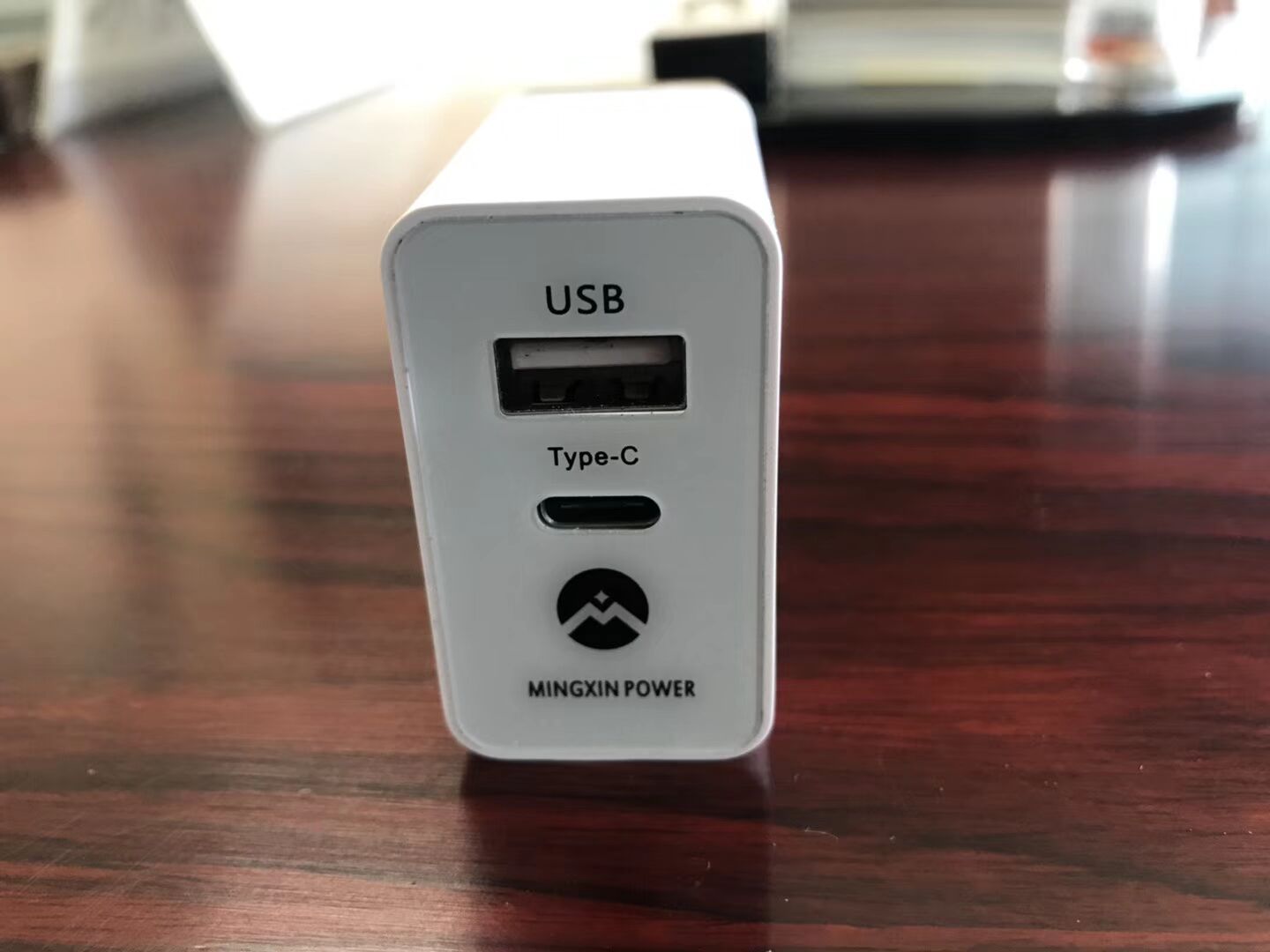 PD Charger with 30W Power Delivery USB TypeC port and 1 usb 5V21A