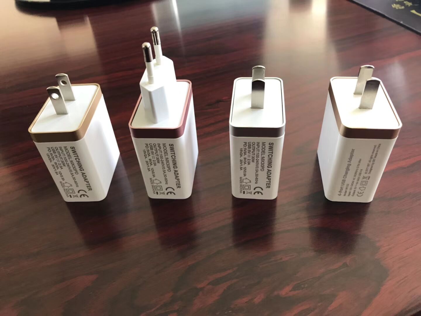 PD Charger with 30W Power Delivery USB TypeC port and 1 usb 5V21A