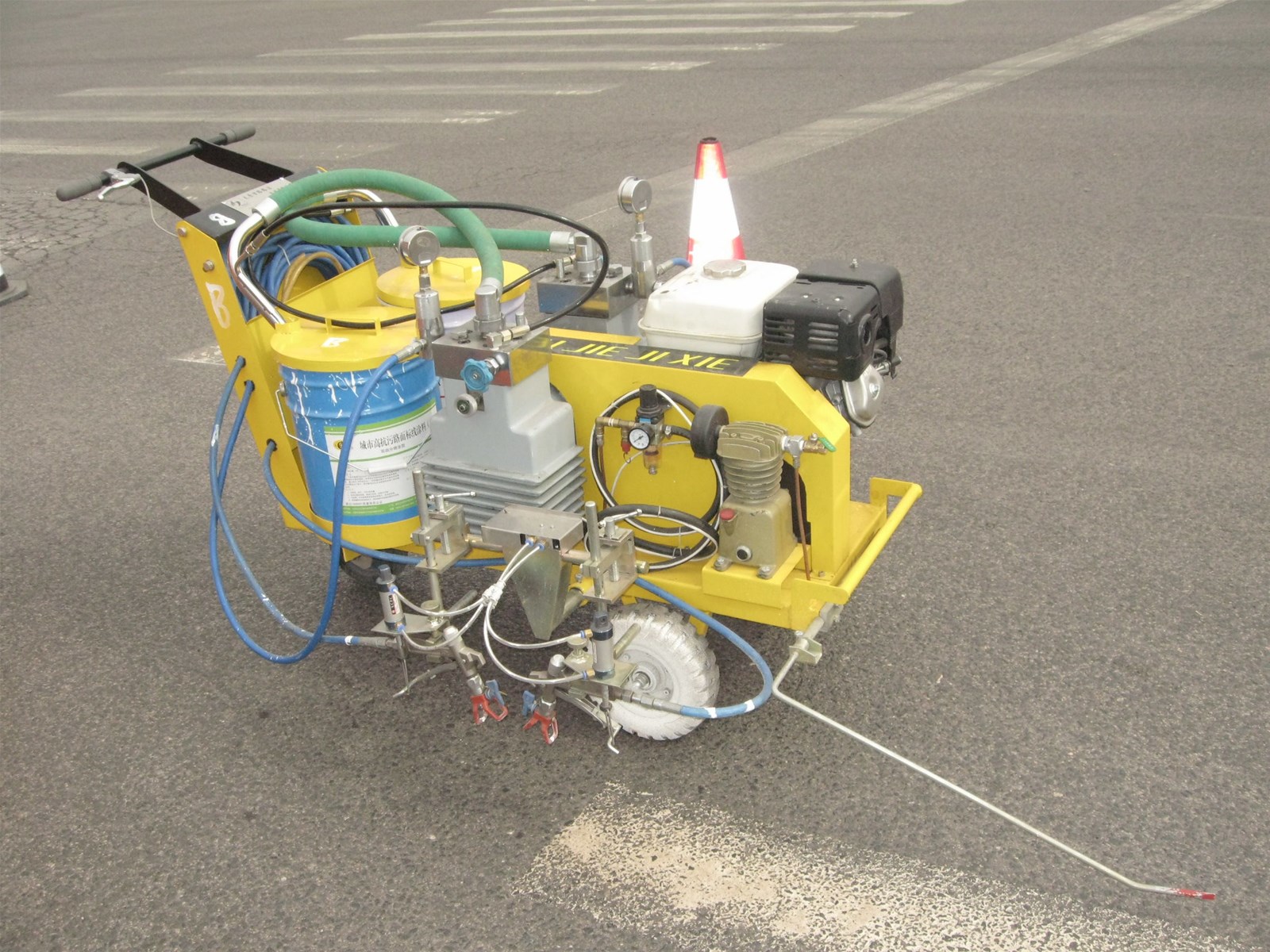 TwoComponent Hand Pushed VehicleMounted Cold Paint Marking Machine