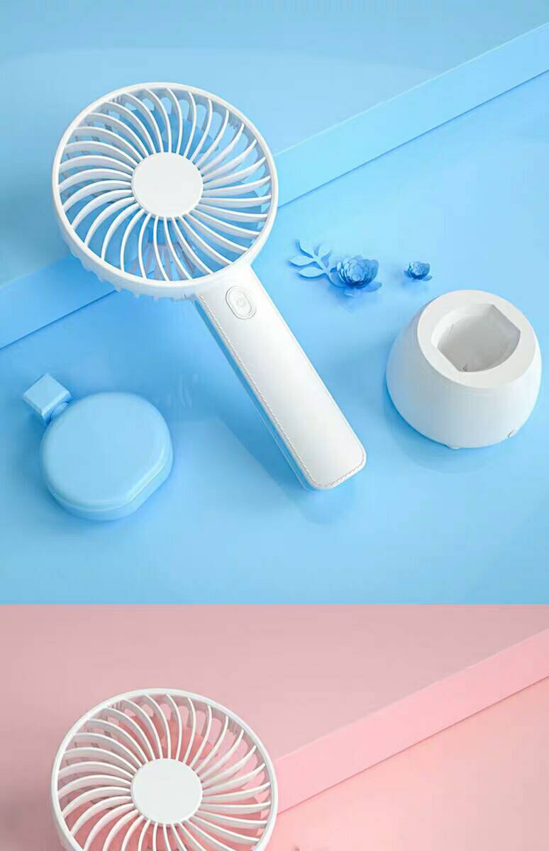 This kind of fan is very convenient this is a electric coolingfan so it is slight and useful