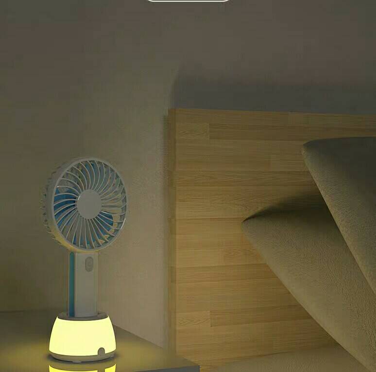 This kind of fan is very convenient this is a electric coolingfan so it is slight and useful