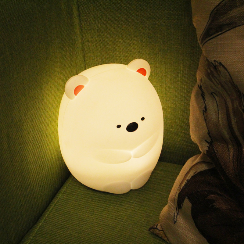 Creative Dull Bear Colorful Silicone Night Light Can Be Charged through USB but Also Can Be Operated by Remote Control
