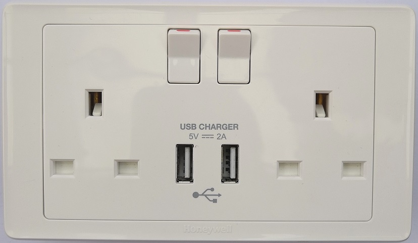 Twin 13A switched socket twin USB socket BS socket